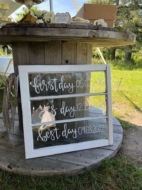 Rustic Wedding Window Decor, Window Welcome Sign Wedding, Old Window Wedding Signs, Window Pane Wedding Decor, Old Window Wedding Decor, Wedding Window Signs, Wedding Window Decorations, Wedding Sign Holder, Window Wedding Decor