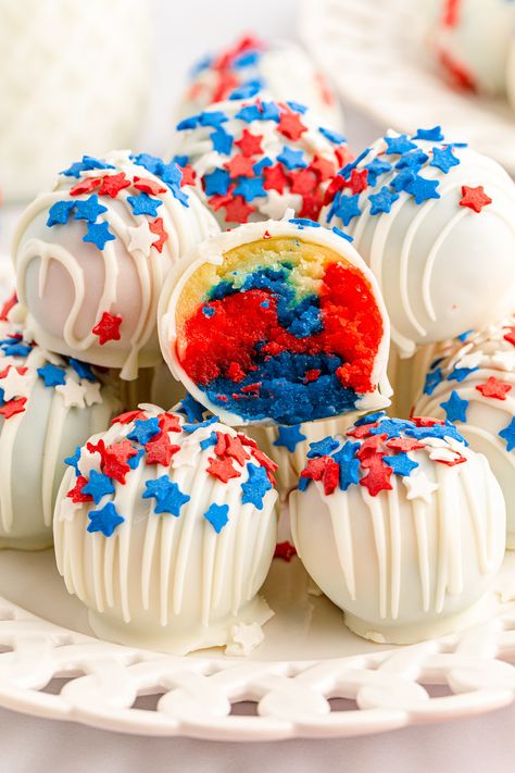 Make Cake Pops, 4th July Food, Memorial Day Foods, Patriotic Desserts, 4th Of July Cake, Blue Desserts, 4th Of July Desserts, Blue Food Coloring, Fourth Of July Food