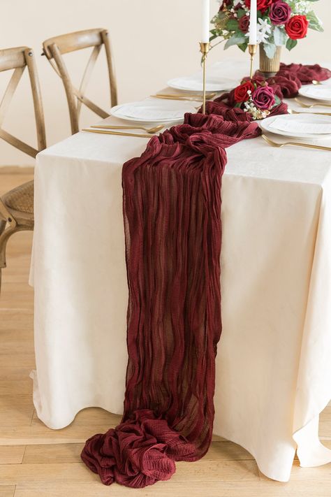 Maroon Wedding Ideas Decor, Burgundy Rustic Wedding Decorations, Burgundy Decor Wedding, Burgandy Wedding Table Decorations, Wine Red Wedding Decorations, Maroon Wedding Table Decor, Burgundy Wedding Table Decor, Maroon Wedding Decorations, Wedding Decorations Burgundy