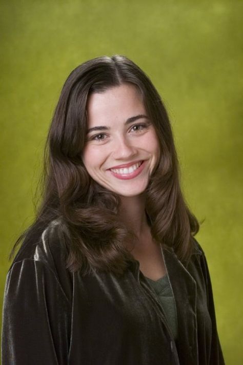 Still of Linda Cardellini in Freaks and Geeks (1999) Hair, Linda Cardellini, Freaks And Geeks, Best Friend, The Internet, Internet, Green