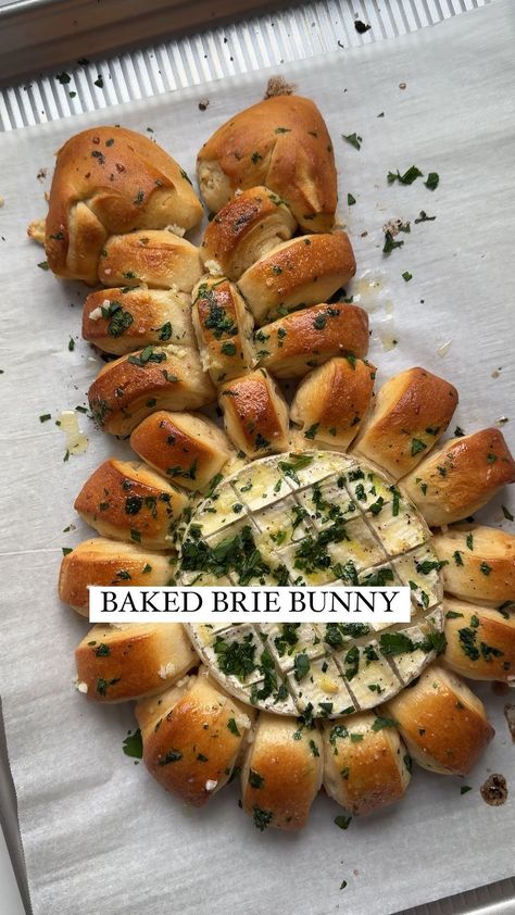 Baked Brie Bunny 🧀🐰 this is the ultimate appetizer to serve up for Easter dinner, lunch or brunch! It’s oozing with cheese, smothered in… | Instagram Easy Appetizers Recipes, Easy Baked Brie Recipe, Brie Cheese Recipes, Baked Brie Appetizer, Brie Appetizer, Cheese Brands, Easter Appetizers, Cheese Wine, Cheese Course