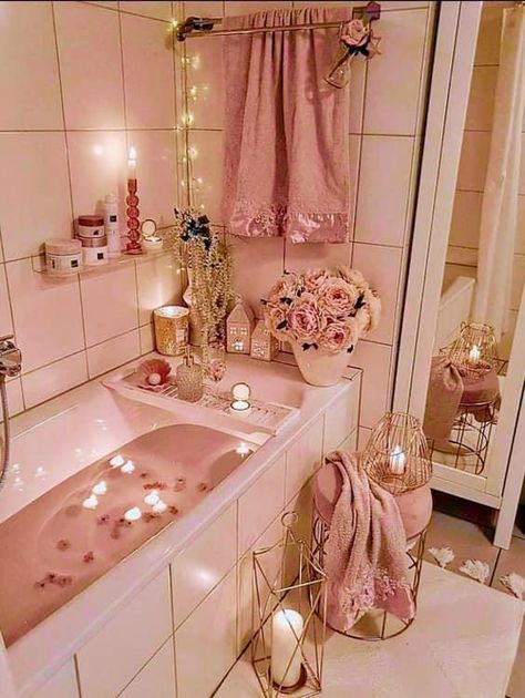 Pink Bathroom Aesthetic Vintage, Pink Bathtub Aesthetic, Bathroom Remodel Pink Tub, Bathtub With Roses And Candles, Bath With Roses Aesthetic, Pink Tub, Emma Kate, Japanese Bath, Dream Bath