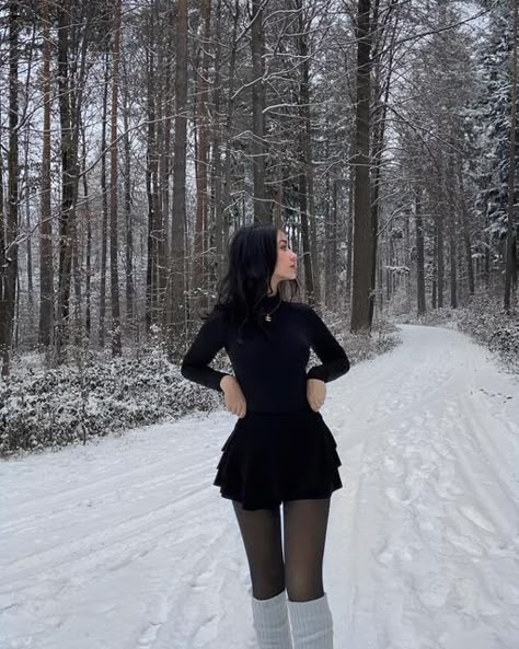 Dresses To Wear With Tights, Cute Black Winter Outfits, Styling Black Leggings Winter, Pretty Black Outfits, Winter Dress And Boots Outfit, Dark Outfits Girl, Black Skirt Outfit Formal, Christmas Inspo Outfit, Casual Dark Outfit