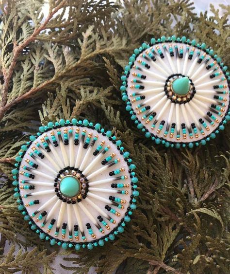 Powwow Earrings, Porcupine Quill Jewelry, Quill Jewelry, Cab Earrings, Quill Earrings, Seed Bead Patterns Free, Quill Work, Native American Beadwork Patterns, Beautiful Beaded Earring