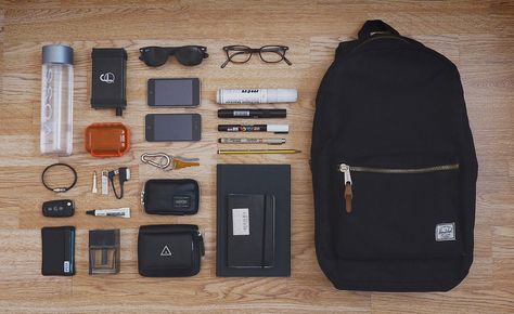 What's In My Backpack, Edc Backpack, Things Organized Neatly, Everyday Bag Essentials, Backpack Essentials, Backpack Organization, Tech Bag, Everyday Backpack, 카드 디자인