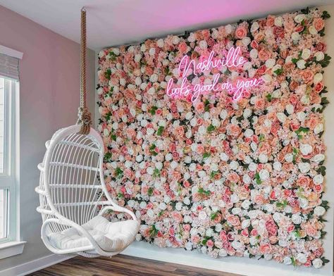 Dolly Parton Airbnb, Dolly Parton Inspired Bedroom, Dolly Parton Bedroom, Theme Airbnb, Dolly Parton Room, Girly Airbnb, Dolly Parton Themed Room, Nashville Airbnb, Themed Airbnb