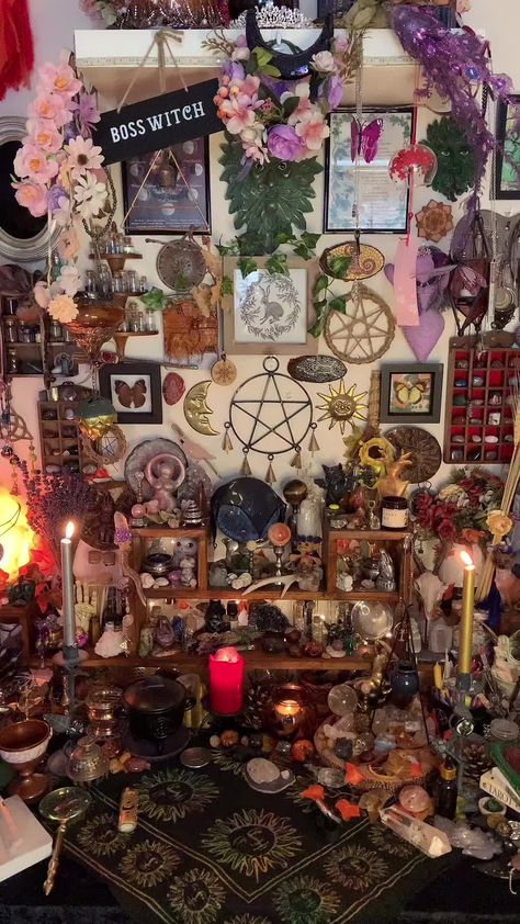 Witchcore Bedroom Aesthetic, Witchy Window Decor, Witchcore Room, Witchy Store, Witchcore Bedroom, Witchy Room Aesthetic, Witchcore Aesthetic, Crystal Room Decor, Witchy Room