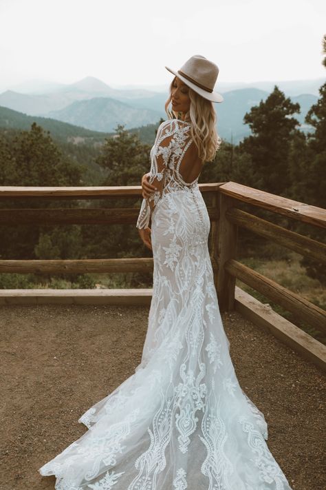 Wedding Dresses Lace Western, Rustic Mermaid Wedding Dress, White Country Wedding Dress, Boho Wedding Dress No Sleeves, Boho Unique Wedding Dress, Boho Wedding Dress Mountains, Wedding Dress Country Chic, Wedding Dress Boho Western, Western Wedding Dresses For Women