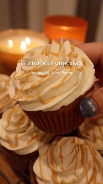 Tabi on Instagram: "💛Butter beer cupcakes💛 *Makes 12 cupcakes Ingredients for the cupcakes: - 2 cups cake flour - 1 3/4 tsp baking powder - 1/4 tsp baking soda - 1/2 cup unsalted butter, at room temp - 1/2 cup granulated sugar - 2 Tbsp vegetable oil - 1 tsp vanilla extract - 2 eggs - 3 cups cream soda (20 Fl Oz) - 1/2 cup melted butterscotch chocolate chips - 1/4 cup butterscotch chocolate chips Ingredients for frosting: - 1/2 cup unsalted butter, at room temp - 2 cups powdered sugar - 2 ts Butter Beer Cupcakes, Butterbeer Cupcakes, Harry Potter Desserts, Harry Potter Snacks, Beer Cupcakes, Butter Beer, Homemade Cookbook, Harry Potter Food, Muffin Tin Recipes