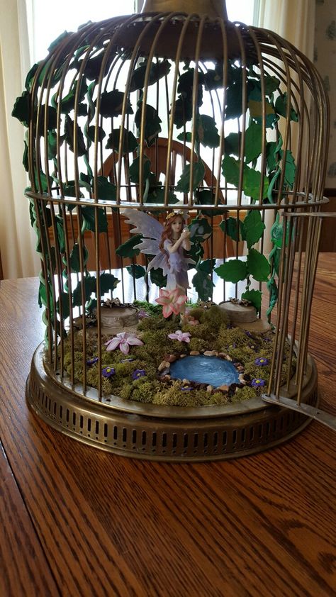 #FairyGarden #Birdcage #ClayAccents Birdcage Crafts Ideas, Fairy Birdcage, Fairy House Crafts, Quinceanera Cakes, House Crafts, Faeries Gardens, Forest Theme, Fairy Garden Diy, Fairy Angel