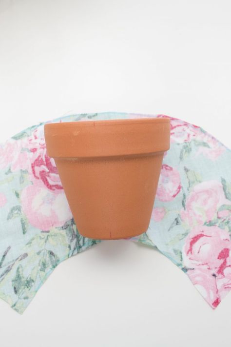 Fabric Covered Flower Pots - Sweet Red Poppy Decorate Flower Pots, Sweet Red Poppy, Fabric Decoupage, Flower Pot Art, Mod Podge Crafts, Painted Pots Diy, Diy Christmas Ornaments Easy, Painted Clay Pots, Decoupage Diy