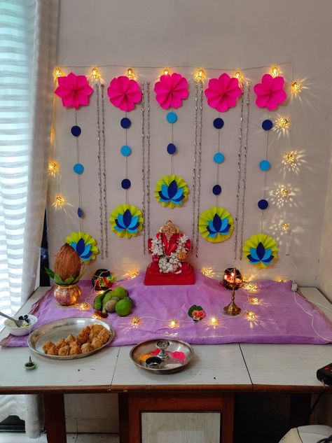 Ganeshji Decoration At Home Simple, Ganpati Decoration At School, Ganpati Diy Decoration, Eco Friendly Diwali Decoration, Simple Ganapati Decoration, Diy Ganpati Decoration Ideas, Small Ganpati Decoration At Home, Simple Ganpati Decoration, Easy Ganpati Decoration