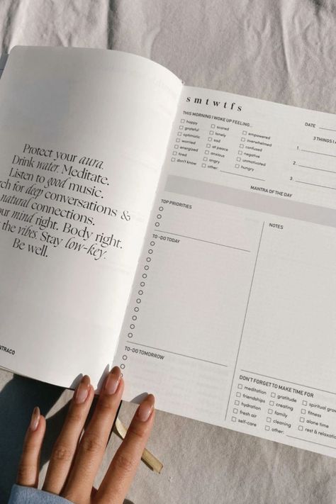 Organisation, Best Planners For 2024, Monthly Gratitude, Organisation Planner, Rutinitas Harian, Planner Goals, Mises En Page Design Graphique, Agenda Organization, Planner Inspiration