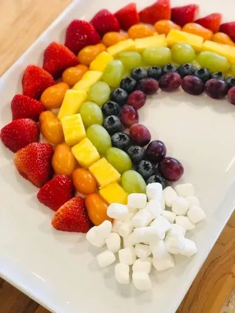 St Patricks Day Fruit Platter, Rainbow Fruit Tray Birthdays, Rainbow Fruit Platter, Unicorn Fruit Platter, Fruit Rainbow Platter, Fruit Rainbow, Rainbow Fruit Tray, Party Food Plates, St Patricks Snacks