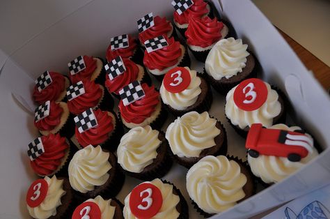 cupcakes F1 Cupcakes, Car Cupcakes, Disney Cars Cupcakes, F1 Birthday, Two Fast Two Furious, Marble Cupcakes, Disney Cars Cake, Cars Cupcakes, Truck Theme Birthday