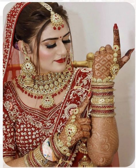 New Dulhan Pose, Wedding Dulhan Pose, Marriage Poses, शादी की तस्वीरें, Indian Bride Poses, Indian Bride Photography Poses, Indian Bride Makeup, Indian Wedding Poses, Bridal Jewellery Inspiration