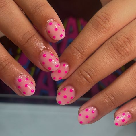 PINK DOT NAILS 💅🏻 #nails #pinknail #nailart #pinkpinkpink #pinkaesthetic #pinknails #pinkflowers #pinknails💅 #nailartwow #nailarts Easy Dot Flower Nail Art, Pink Nails Polka Dots, Short Polka Dot Nails, Nail Inspo Dots, Dot Design Nails, Pink Confetti Nails, Dot French Tip Nails, Pink Dot Nails, Black Polka Dot Nails