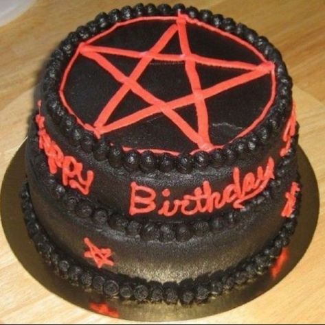 Gothic Birthday Cakes, Goth Cakes, Ugly Cakes, Black Cake, Pretty Birthday Cakes, Cute Birthday Cakes, Just Cakes, Cake Board, Love Cake