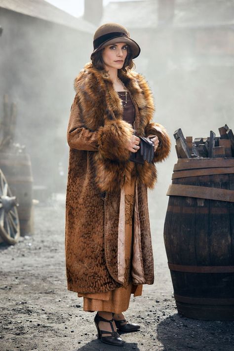 Peaky Blinders Women Fashion, Peaky Blinders Outfit Women, May Carleton, Peaky Blinders Fancy Dress, Peaky Blinders Outfit, Peaky Blinders Fashion, Peaky Blinders Dress, Costume Peaky Blinders, Peaky Blinders Costume