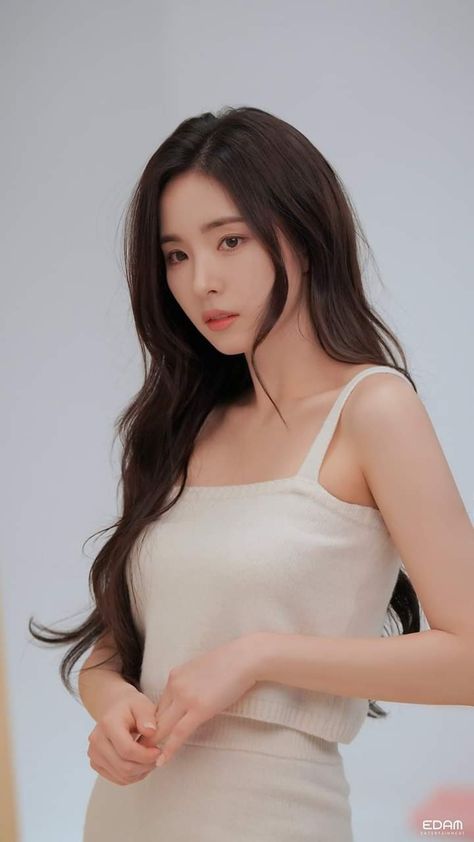 Shin Sekyung, Shin Se Kyung, Korean Drama Movies, Korean Actresses, Attractive People, Korean Actress, Korean Beauty, Beauty Inspiration, Girly Girl