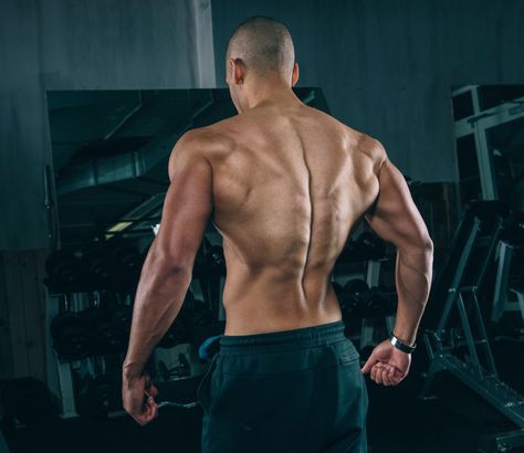 The 8 Worst Training Mistakes That Will Limit Your Back  Gains | If you're looking to add size to these non-mirror muscles, you'll want to avoid these miscues at all costs. Big Back Workout, Fix Rounded Shoulders, Muscular Back, 남성 근육, Good Back Workouts, Workout Man, 15 Minute Workout, 30 Minute Workout, Shoulder Muscles