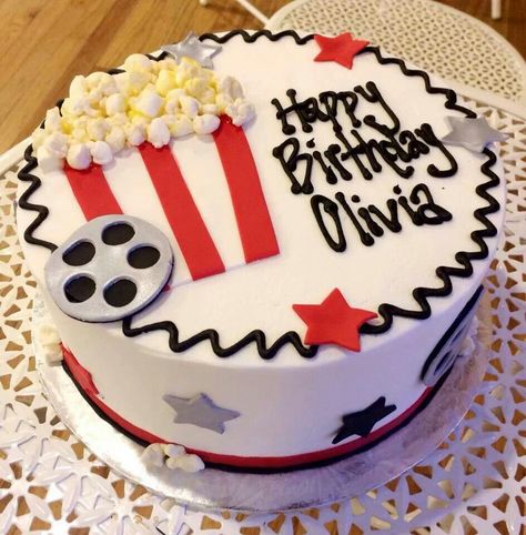 Movie themed party! ♥! Outdoor Movie Birthday, Movie Theatre Birthday Party, Theatre Cake, Birthday Movie Night, Movie Theme Birthday Party, Happy Birthday Olivia, Backyard Movie Party, Hollywood Birthday, Movie Cakes