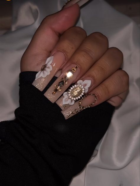 Virgencita Nail Set, Latina Nails With Gems, Virgen Acrylic Nails, Nails With Rosary Design, Virgin Mary Charm Nails, Virgen And San Judas Nails, Nails With The Virgin Mary, Nail Inspo Virgencita, Acrylic Nails Virgencita