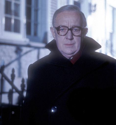 Three heroes rolled into one: the fictional spy George Smiley, the actor who plays him here, Sir Alec Guinness, and the author who crafted him, John Le Carré. Time Based Art, George Smiley, Tinker Tailor Soldier Spy, Alec Guinness, Red Front Door, Classic Actors, Safe House, Blockbuster Film, Face Men