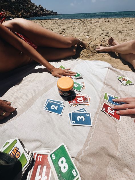 Playing card games on the beach. Tanned legs, tanning oil, skip-boo. Picnic ideas. Beach Picnic Party, Tanned Legs, Picnic Activities, Picnic Games, Beach Birthday Party, Beach Games, Beach Cards, Playing Card Games, Picnic Ideas