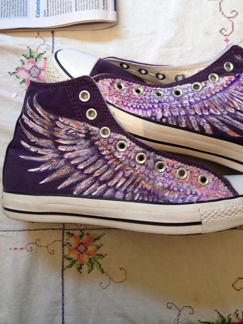 Chuck Taylor hand-painted wings, converse All Stars Custom Chuck Taylors Painted Shoes, Hand Painted Shoes Ideas, Bleached Converse, Bleached Fabric, Shoe Art Designs, Handpainted Shoes, Doodle Shoes, Painted Wings, Shoe Painting