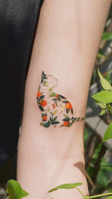 Floral Cat Tattoo, Cute Cat Tattoo, Intricate Tattoo, Cat Tattoo Designs, Tatuaje A Color, Tattoo Magazines, Floral Cat, Tattoo Outline, Creative Tattoos