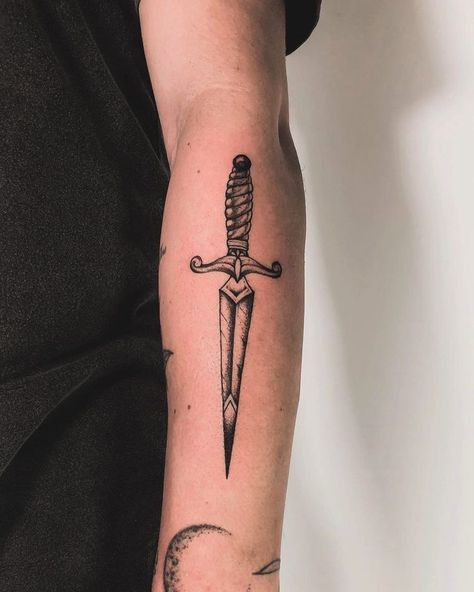 Stake Tattoo, Traditional Dagger Tattoo, Masculine Tattoos, Knife Tattoo, Knuckle Tattoos, Dragon Tattoo For Women, Stencil Ideas, Greek Tattoos, Dagger Tattoo