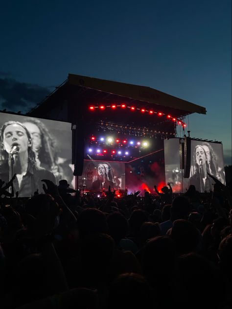 Leeds Festival Reading And Leeds Festival, Catfish And The Bottlemen, Van Mccann, Leeds Festival, 2024 Moodboard, Reading Festival, Year 11, Teenage Years, Teenage Dream