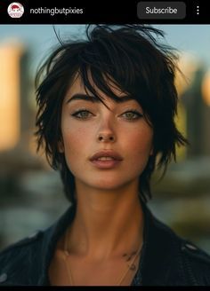 Long Faces Hairstyles, Straight Long Pixie Haircut, Short Hairstyle Oval Face, Short Long Haircut, Short Haircut For Long Face, Straight Pixie Haircut, Haircut 2025, Self Haircut Tutorial, Short Layered Haircuts For Women