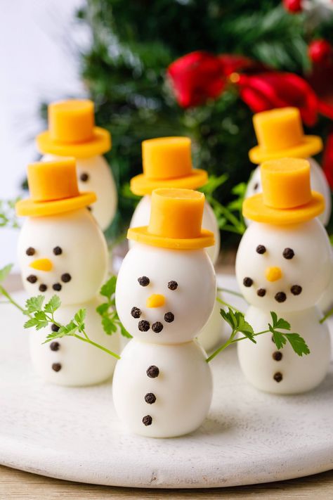 Egg Snowmen (Easy Christmas Appetizer) - Miss Wish Christmas Buffet Ideas Food Easy Recipes, Fine Dining Ideas, Kids Christmas Food, Savory Christmas Treats, Christmas Wreath Dessert, Christmas Breakfast Ideas For Kids, Snowman Food, Snowman Recipe, Fruits For Breakfast