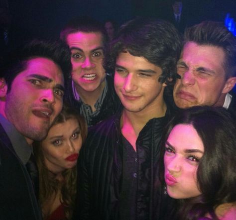 Wolf Squad, Stiles Teen Wolf, Charlie Carver, Funny Tumblr Stories, Teen Wolf Scott, Teen Wolf Memes, Dylan Obrian, Dylan Sprayberry, Teen Wolf Funny