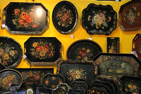 vignette design: Timeless Tole Trays? Tole Trays, Vignette Design, Tole Tray, Vintage Collections, Black Tray, Painted Trays, Paint Tray, Tray Display, Vintage Trays