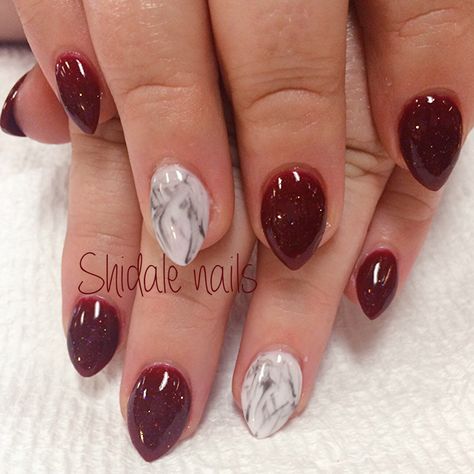 Acrylic almonds. Maroon and marble nails. Sweet, simple, shorties. Fall nails. Shidale nails. Nail Art Maroon Marble, Maroon Marble Nails, Nail Art Maroon Simple, Nail Art Merah, Maroon Acrylic Nails, Nails Acrylic Almond, Almond Nails Red, Fall Almond Nails, Cute Almond Nails