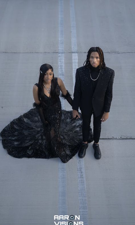 Prom Suits To Match Silver Dress, Black Prom Ideas Men, Black Theme Prom Couples, Silver And Black Prom Couple, Black Prom Suit Black Men, Black Prom Theme, Black Prom Men, Black Prom Ideas, Black Prom Outfits For Couples