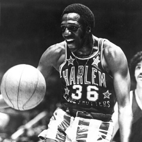 Meadowlark Lemon. Sports Figures, People Playing Basketball, Basketball Game Outfit, Harlem Globetrotters, Basketball Videos, Thanks For The Memories, Sports Hero, Playing Basketball, Basketball Legends