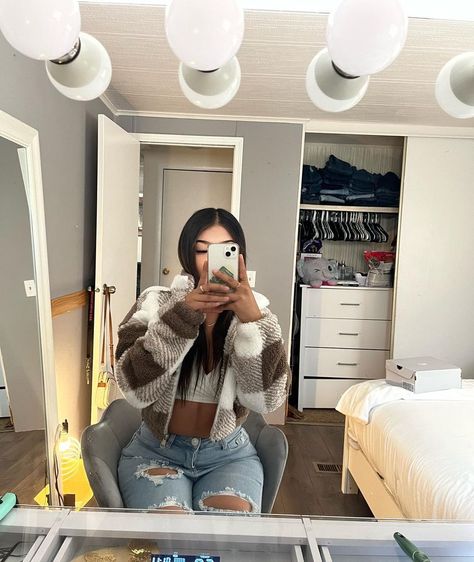 Winter Outfits Cute, Vaquera Fits, Looks Kylie Jenner, Girly Style Outfits, Latina Outfits, Latina Fashion Outfits, Cold Outfits, Outfit Inspo Casual, Cute Lazy Day Outfits