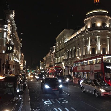 London Life Aesthetic, London Dreams, London Night, London Aesthetic, New York Aesthetic, Busy City, City Vibe, London Town, London Life