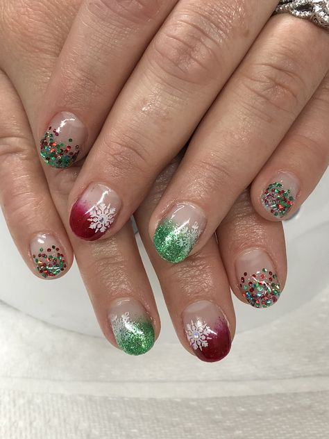 Ombre Christmas Nails, Nails Glitter Ombre, Christmas Ombre, Snowflakes Nails, Glitter Ombre Nails, Christmas Nails Glitter, Ambre Nails, Ombré Glitter, Ombre Gel Nails