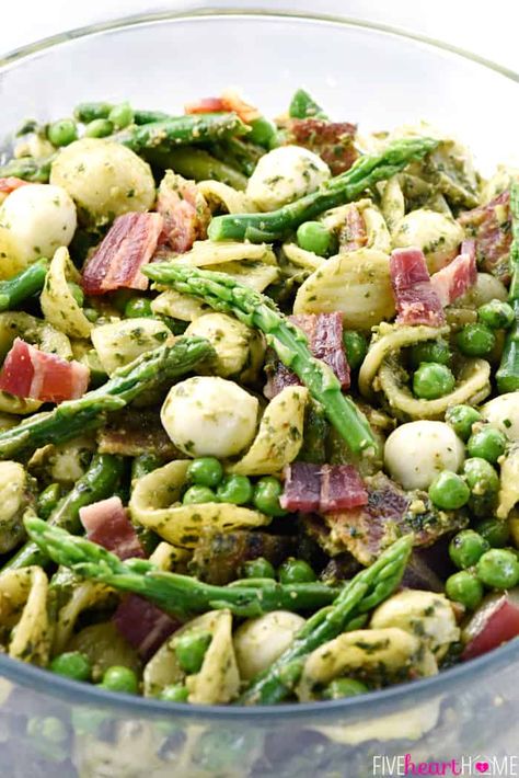 Pesto Pasta Salad ~ studded with bright green asparagus, sweet peas, decadent bacon, and fresh pearls of mozzarella, this pasta salad is a flavorful side dish or light dinner, perfect for spring and summer celebrations! | FiveHeartHome.com Gourmet Pasta Salad, Pesto Salad Recipes, Purewow Recipes, Gourmet Salads, Summer Pasta Salad Recipes, Summer Pasta Recipes, Pesto Salad, Bowl Ideas, Pesto Pasta Salad