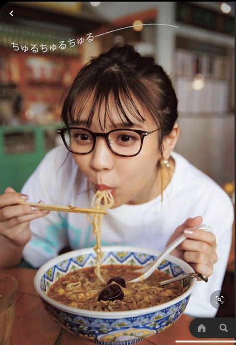 Eating Noodles, Restaurant Photography, Female Reference, People Poses, Body Reference Poses, Face Reference, Human Poses Reference, People Eating, Human Poses