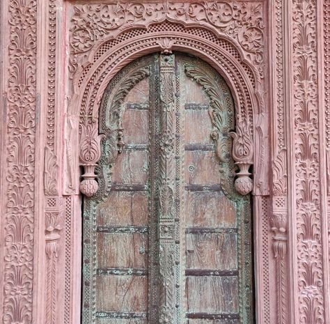 Pink Indian Aesthetic, South Asian Architecture, South Asian Aesthetic, Elegant Wedding Themes, Street Installation, Ancient Indian Architecture, Mughal Architecture, Asian Aesthetic, Gorgeous Doors