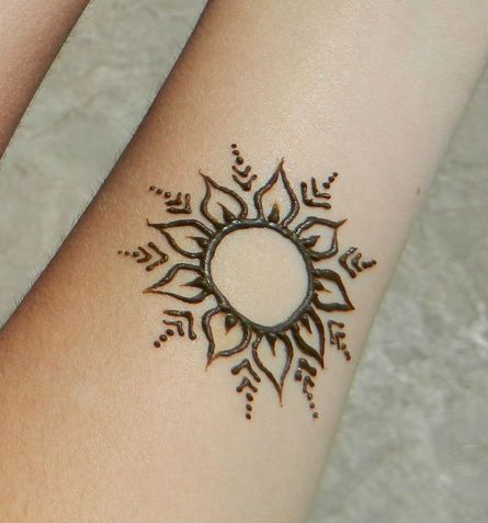 Henna Tattoo Design, Henne Tattoo, Cute Henna, Tato Henna, Henna Tattoo Hand, Finger Henna, Simple Henna Tattoo, Tattoo Henna, Henna Body Art