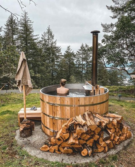 Spa Exterior, Wood Fired Hot Tub, Cedar Hot Tub, Sauna House, Hot Tub Backyard, Sauna Design, Extra Work, Outdoor Living Decor, Outdoor Spa