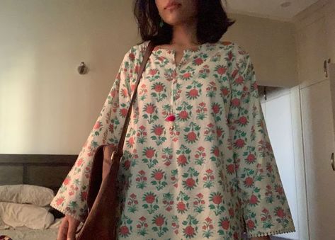 Desi Short Kurti Aesthetic, Simple Dress Casual, Short Kurti, Pakistani Fashion Casual, Casual Indian Fashion, Desi Fashion Casual, Pakistani Fancy Dresses, Desi Clothes, Modest Dresses Casual