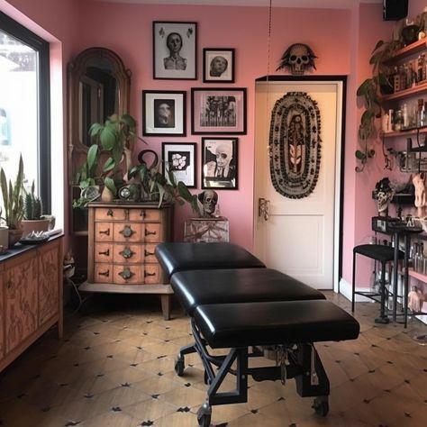 Tattoo Desk Ideas, Nail Room Ideas Garage, Tattoo Parlour Interior, Cute Tattoo Station, Funky Lash Room, Piercing Room Decor, At Home Beauty Studio, Tattoo Shop Setup, Tattoo Shop Bathroom Decor